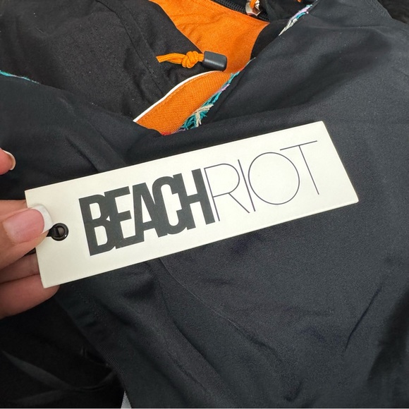 Beach Riot one piece rare find NWT size medium - Picture 8 of 8